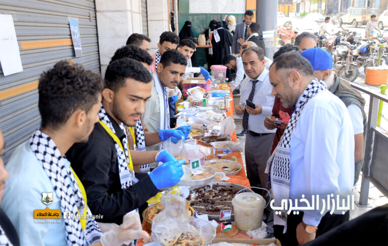 عمادة شؤون الطلاب تنظم بازارا خيريا لصالح غزة