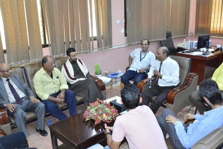 رئيس مجلس الأمناء يناقش آليةإتفاق التعاون والشراكة بين الجامعة وكلية طب الأسنان جامعة عدن.