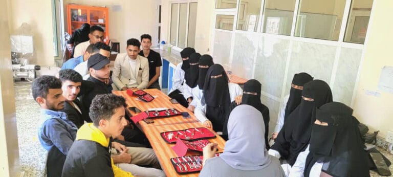 دورة تدريبية تخصصية للمستجدين في قسم طب وجراحة الفم والأسنان