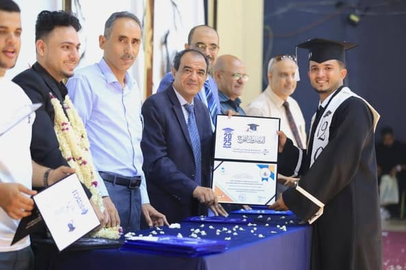 رئيس الجامعة يشهد حفل تخريج دفعة “دواؤنا حياة”  بقسم_الصيدلة