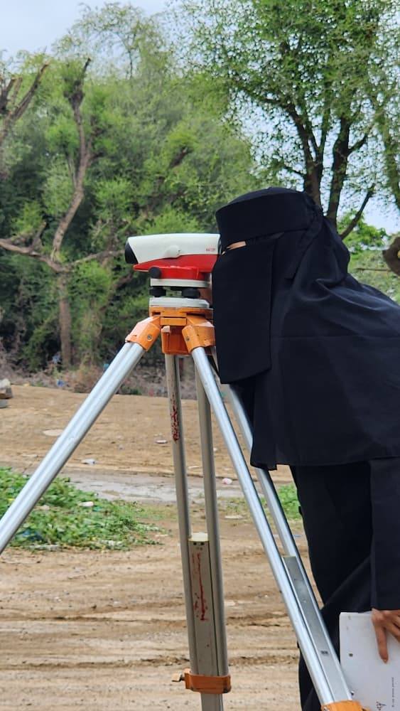 تطبيق ميداني لطلبة الهندسة المعمارية – المستوى الثاني في مقرر المساحة